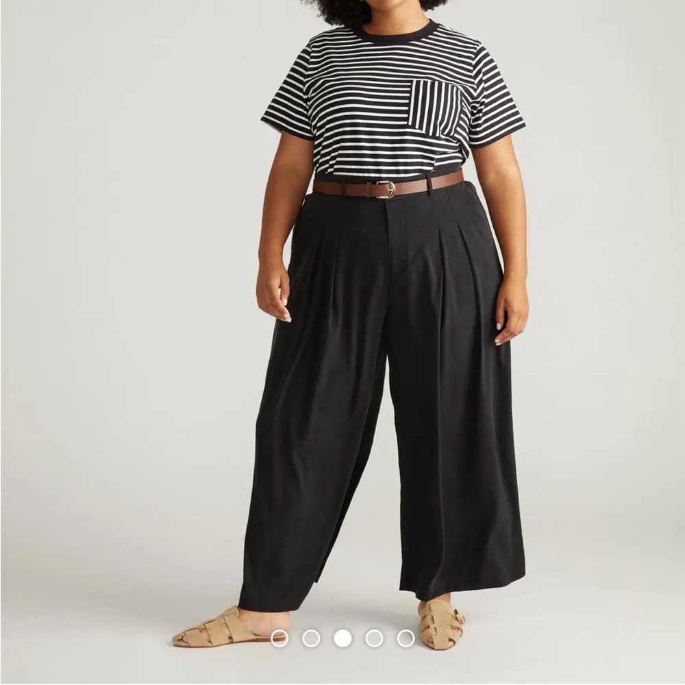 Universal Standard Cooling Cupro wide leg pleat front pants in black size 10-12